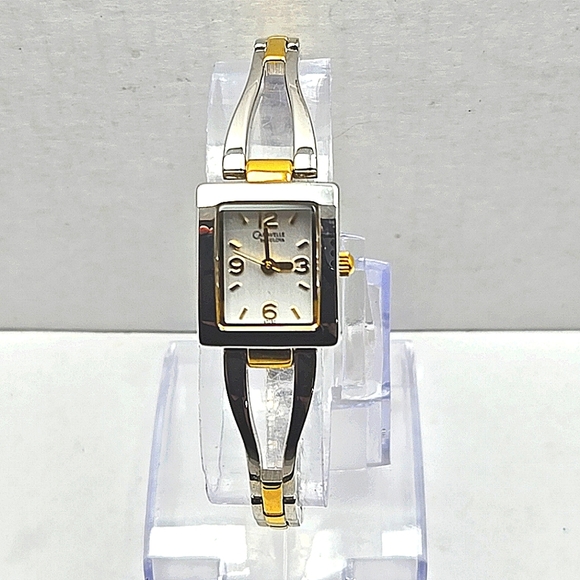 Womens Vintage Caravelle by Bulova Watch Gold Silver Two Tone New Battery Petite - Picture 1 of 9